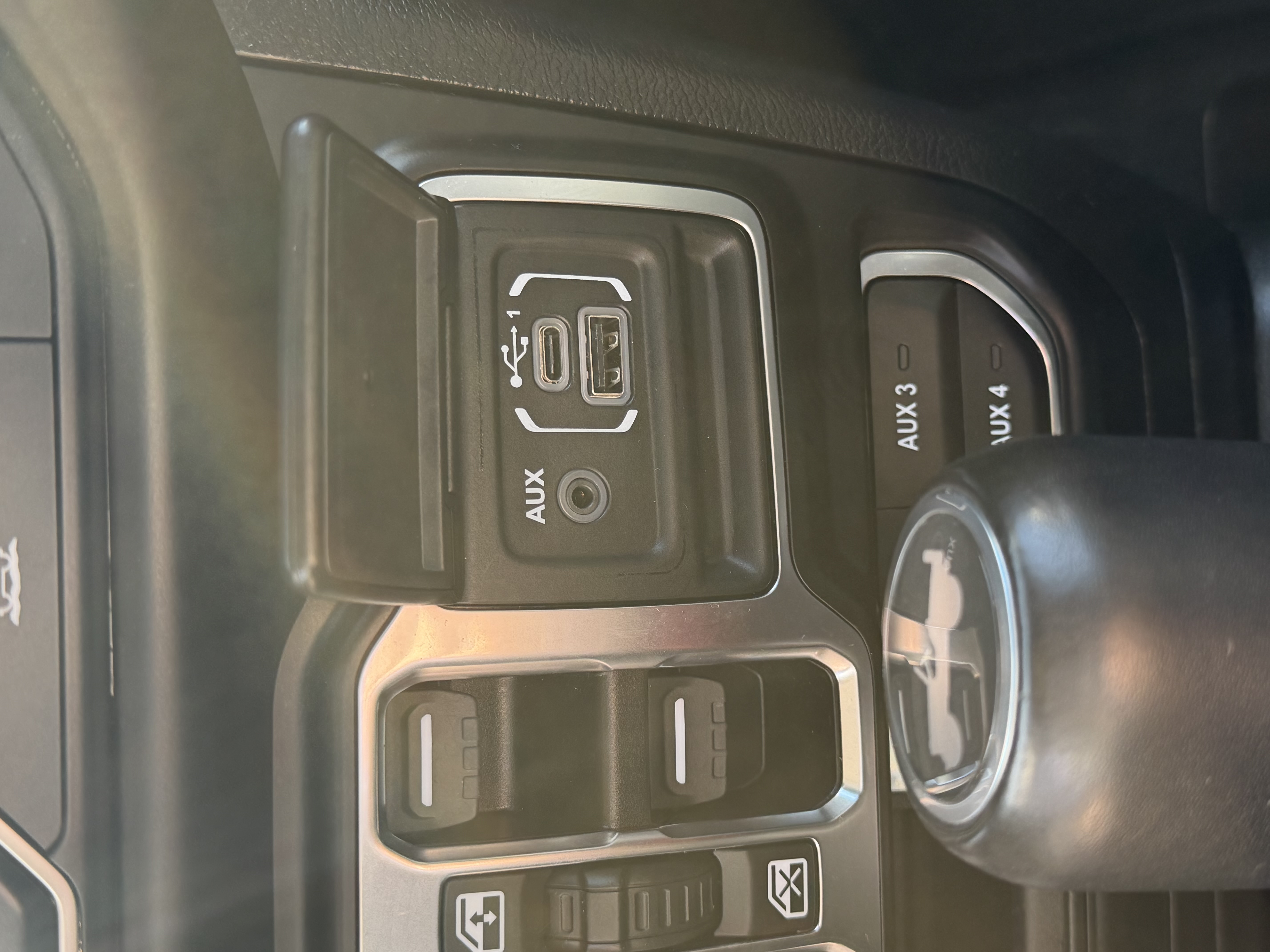 Used 2023 Jeep Wrangler Unlimited Sahara w/ Cold Weather Group AWD/4WD image 16