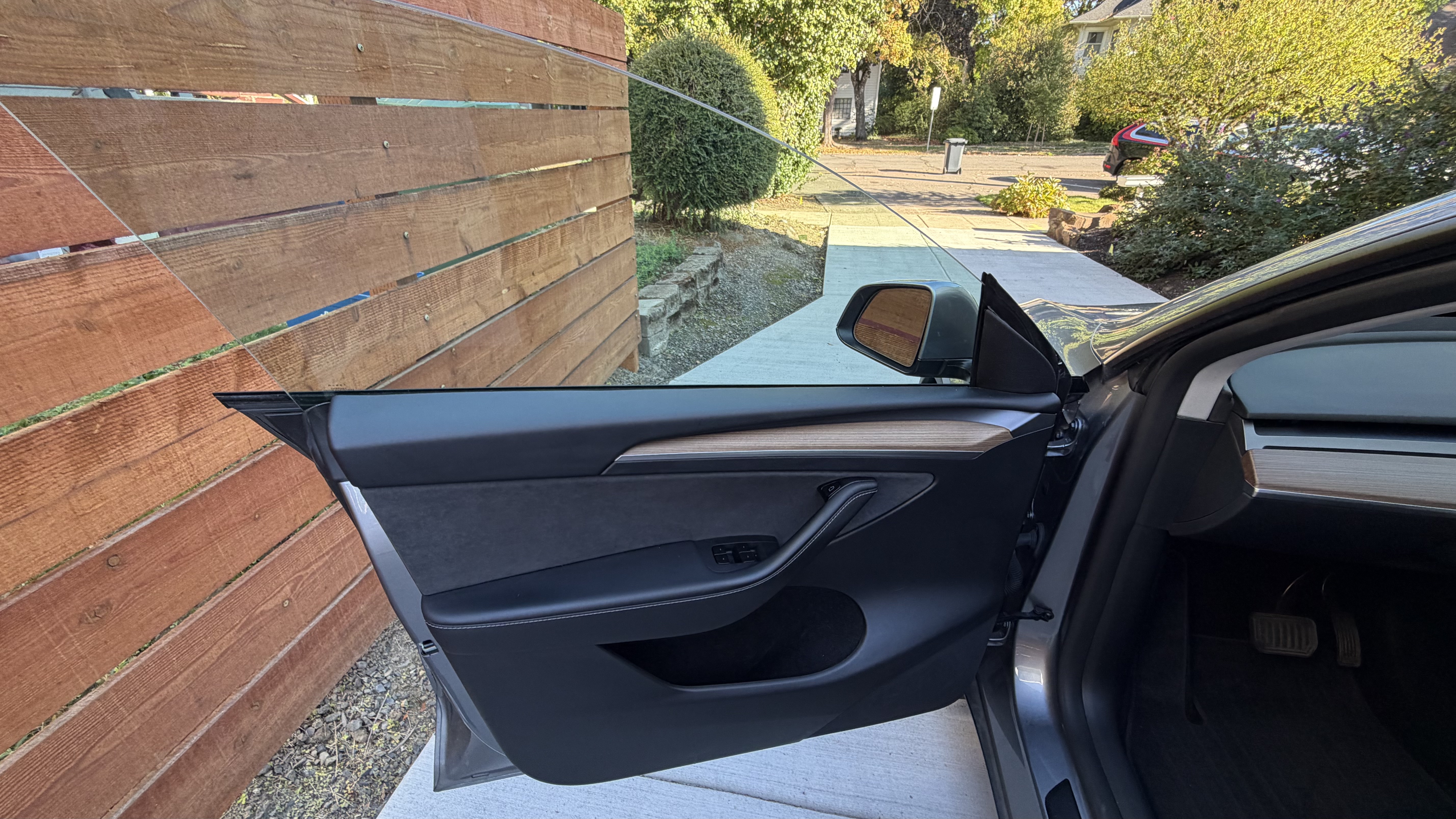 Used 2025 Tesla Model Y Long Range AWD/4WD image 17