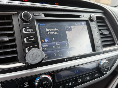 Used 2017 Toyota Highlander XLE image 9