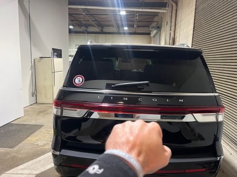 Used 2022 Lincoln Navigator Reserve AWD/4WD image 12