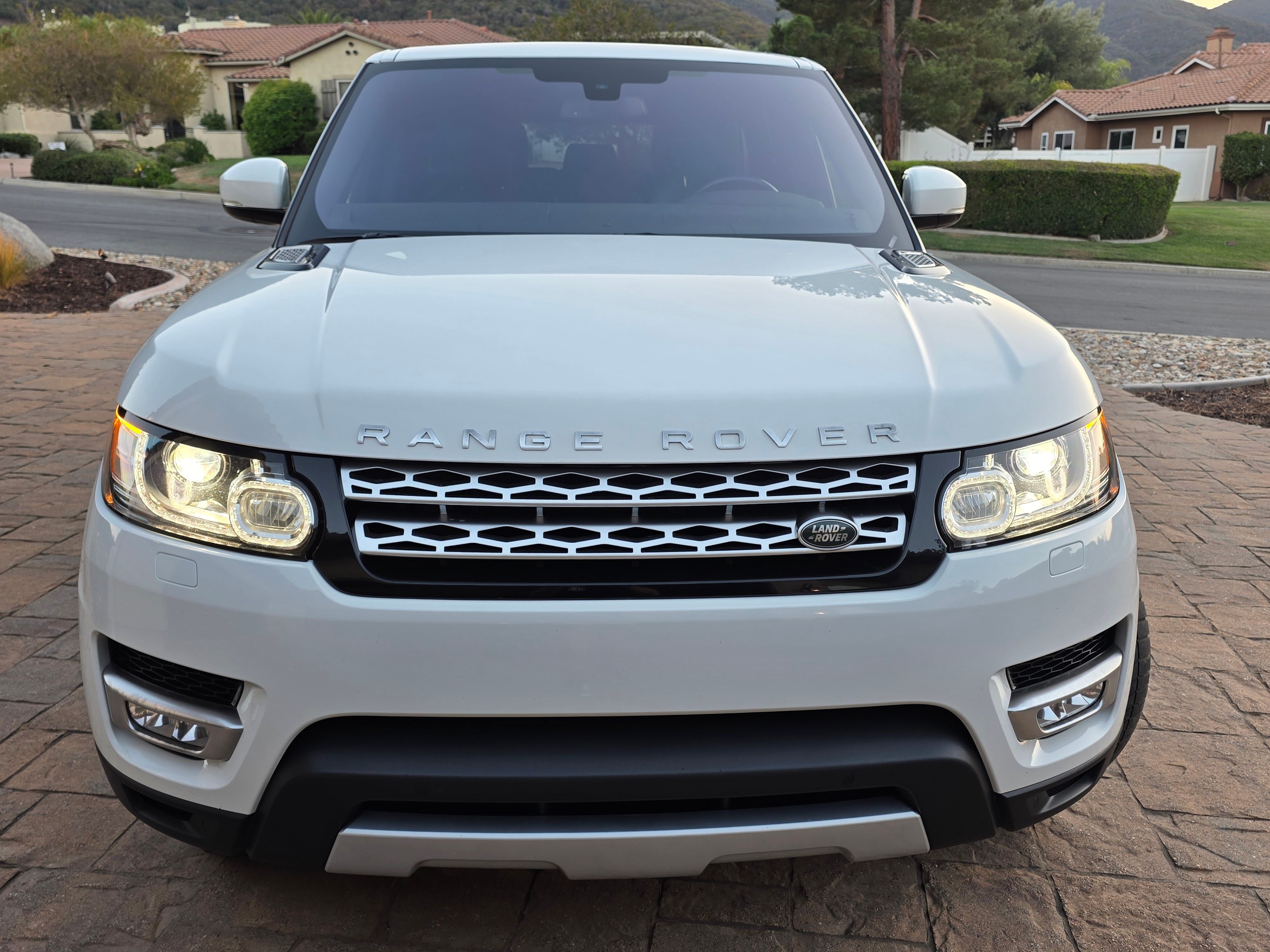 Used 2016 Land Rover Range Rover Sport HSE AWD/4WD image 13