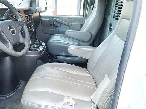 Used 2017 GMC Savana 2500 Extended RWD image 11