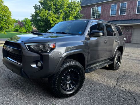 Used 2014 Toyota 4Runner Trail AWD/4WD image 5