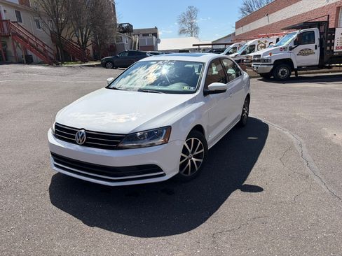 Used 2017 Volkswagen Jetta SE FWD image 1