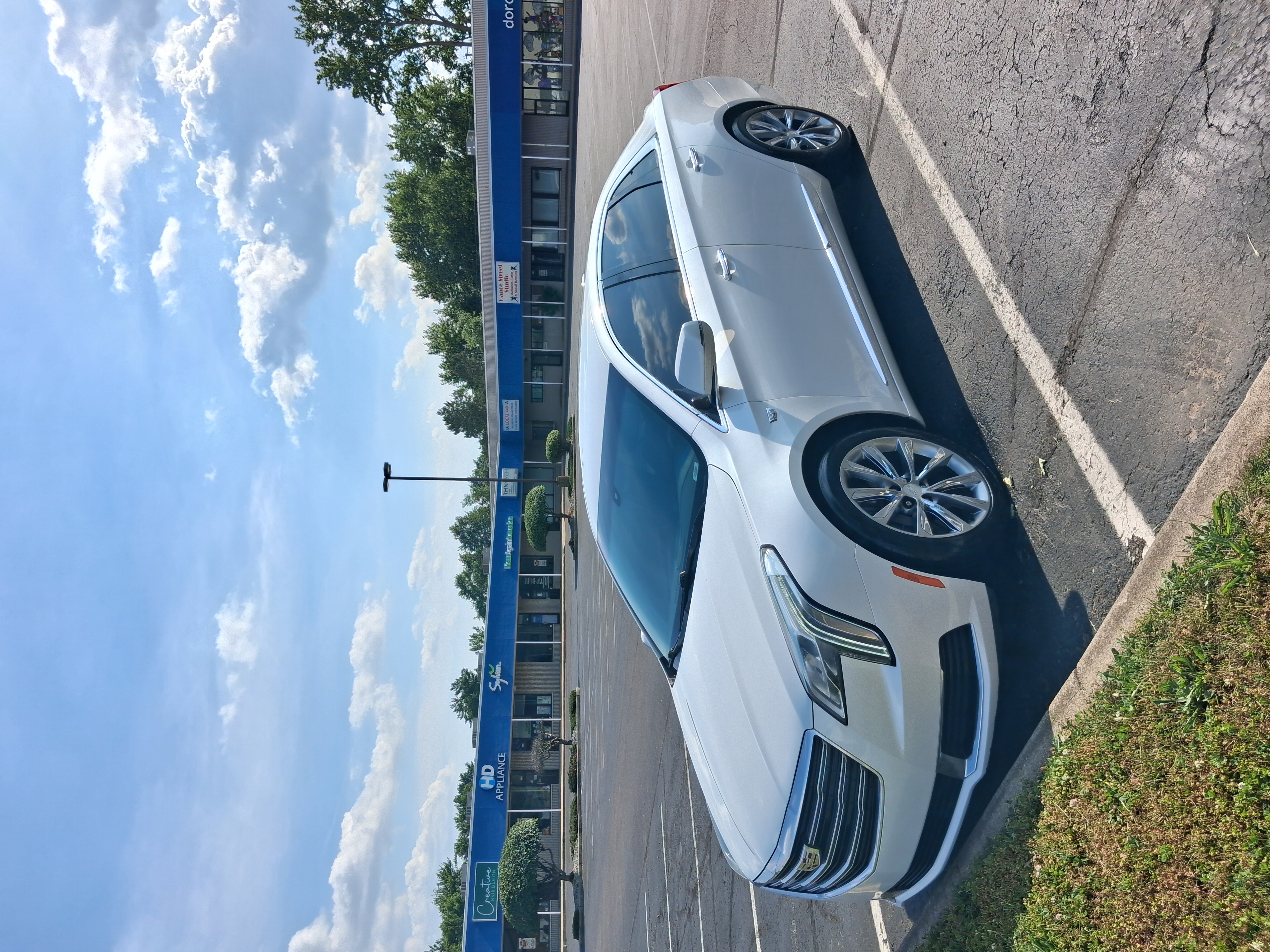 Used 2018 Cadillac XTS FWD image 1