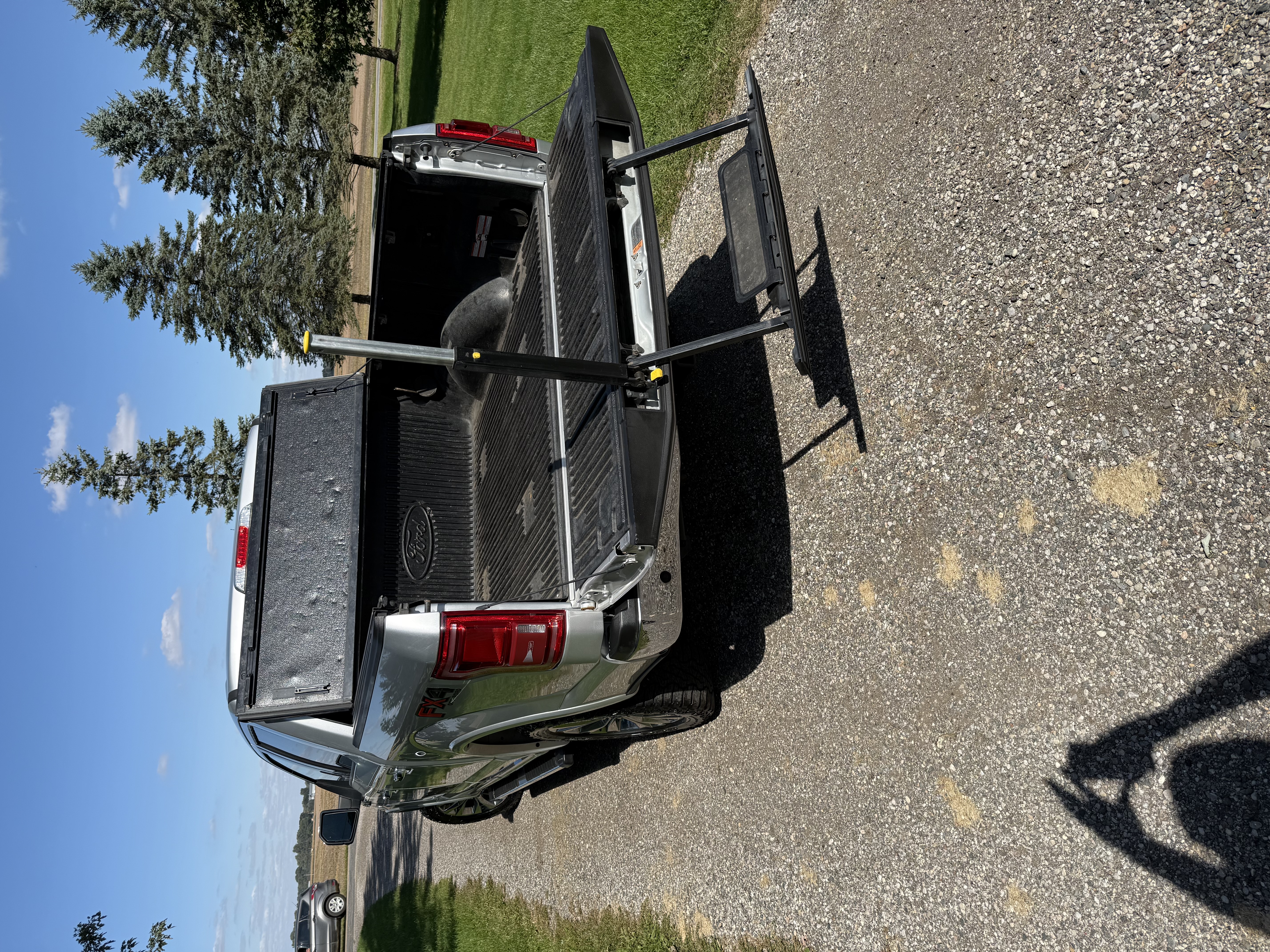 Used 2017 Ford F150 Lariat w/ Equipment Group 502A Luxury AWD/4WD image 8