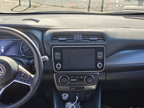 Used 2024 Nissan Leaf S image 12