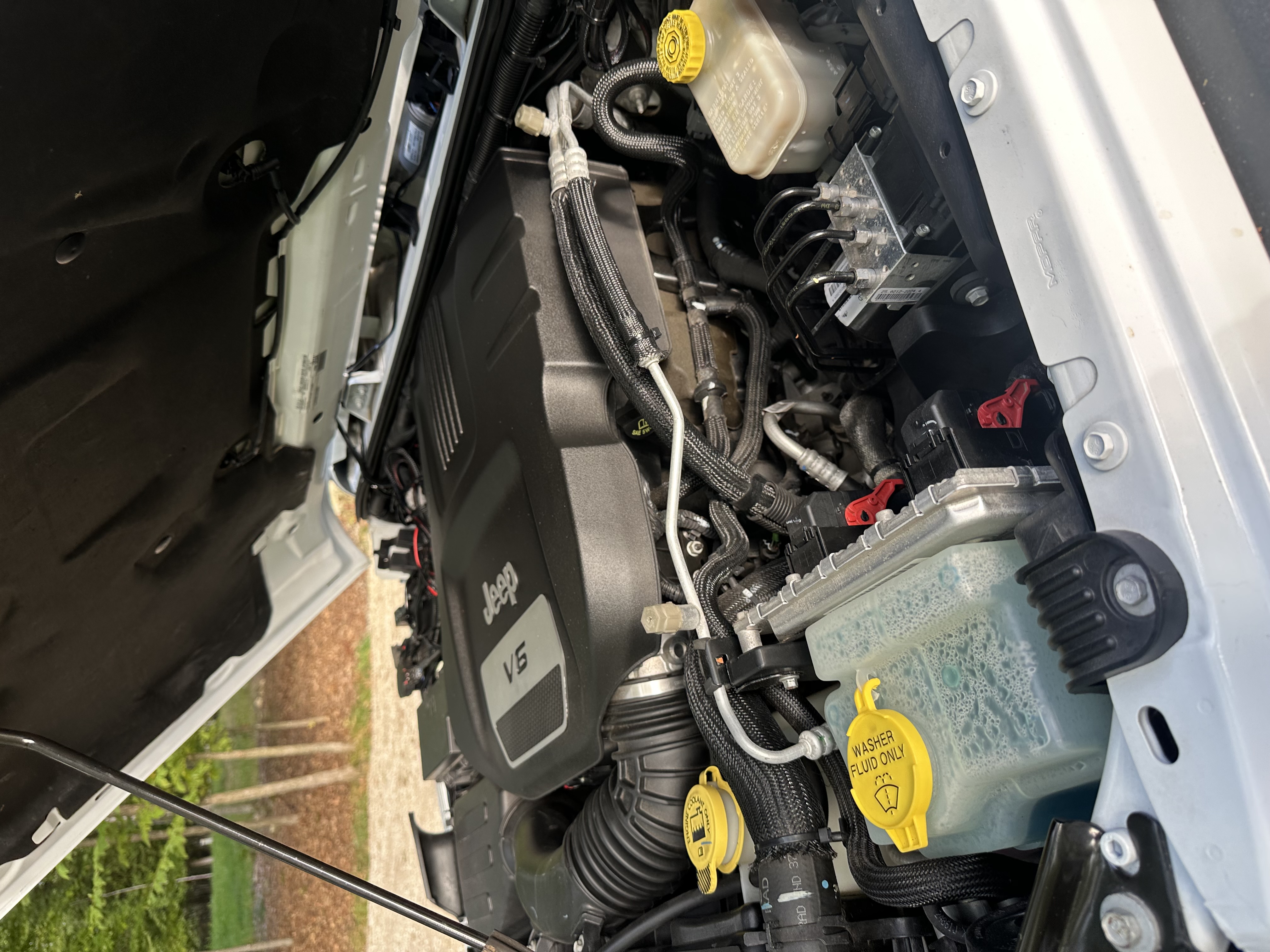 Used 2016 Jeep Wrangler Unlimited Rubicon w/ Max Tow Package AWD/4WD image 5