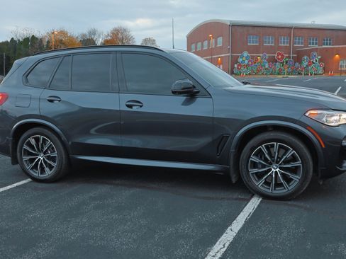 Used 2019 BMW X5 xDrive50i w/ M Sport Package image 1