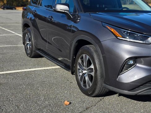Used 2021 Toyota Highlander XLE image 27