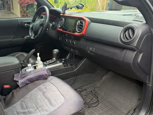Used 2017 Toyota Tacoma TRD Sport RWD image 19