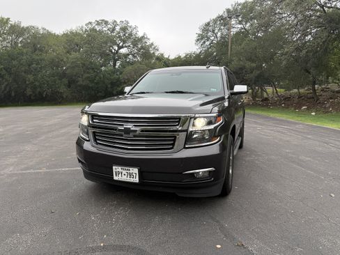 Used 2018 Chevrolet Tahoe Premier RWD image 2