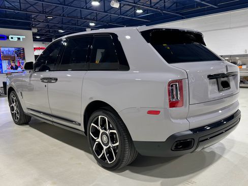 Used 2022 Rolls-Royce Cullinan w/ Dark Exterior Package image 21
