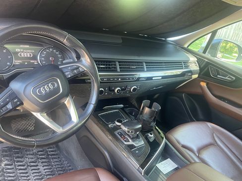 Used 2017 Audi Q7 3.0T Premium w/ Towing Package AWD/4WD image 10