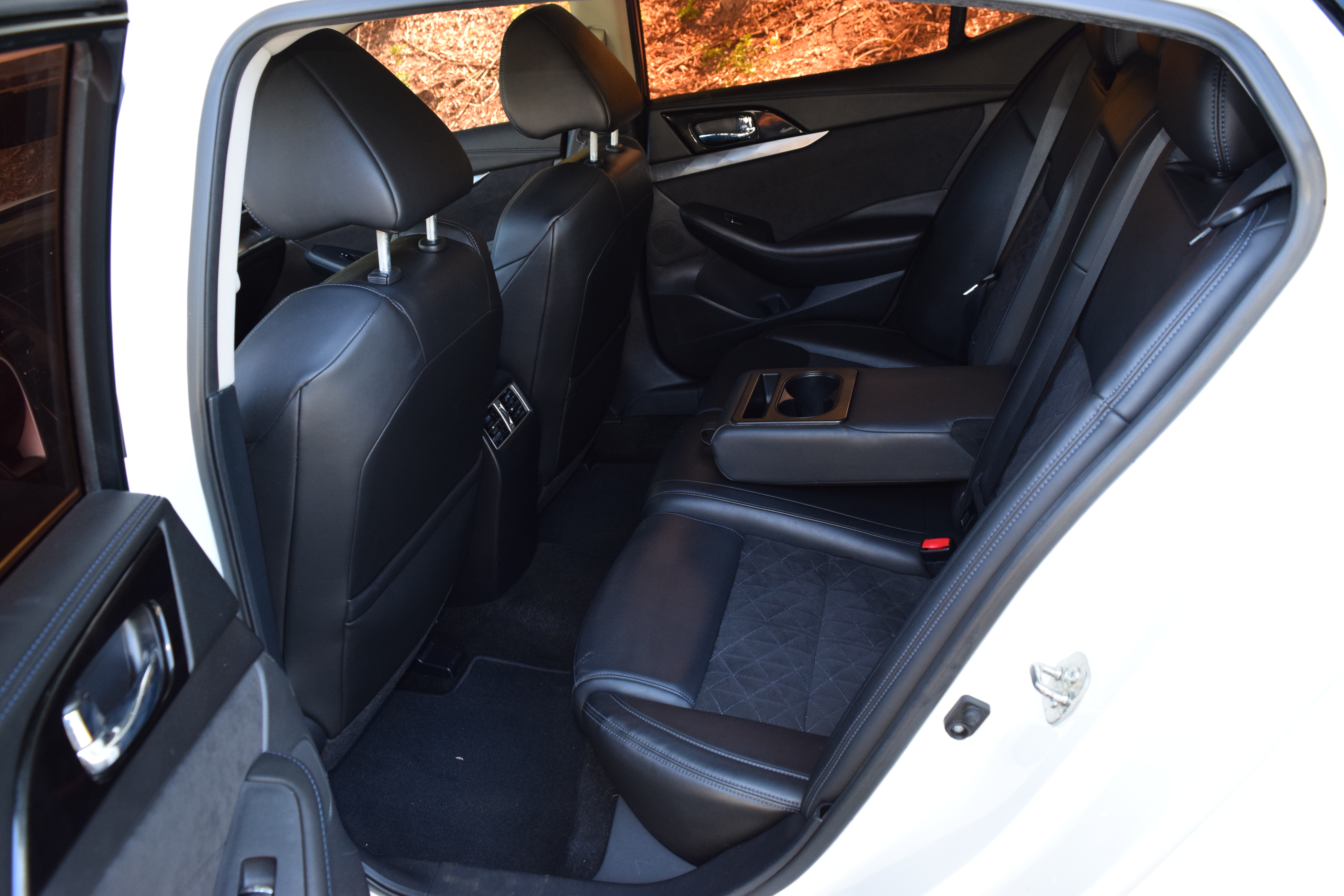 Used 2016 Nissan Maxima SR w/ Interior Lighting Package FWD image 14