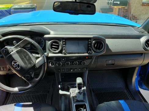 Used 2021 Toyota Tacoma TRD Off-Road w/ Technology Package image 18