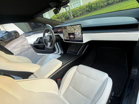 Used 2023 Tesla Model X Plaid image 17