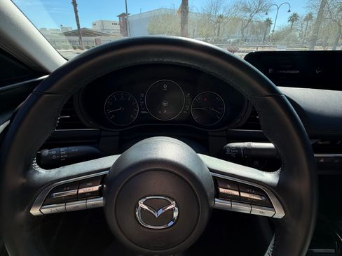 Used 2021 MAZDA MAZDA3 s image 17