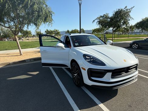Used 2023 Porsche Macan AWD/4WD image 10