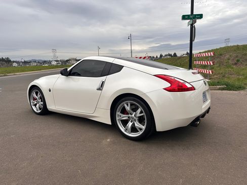 Used 2013 Nissan 370Z Touring w/ Sport Pkg image 4