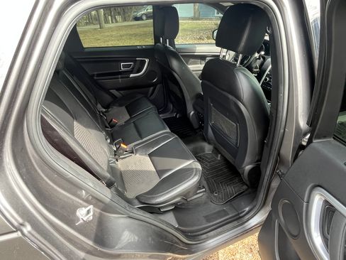 Used 2017 Land Rover Discovery Sport SE image 15