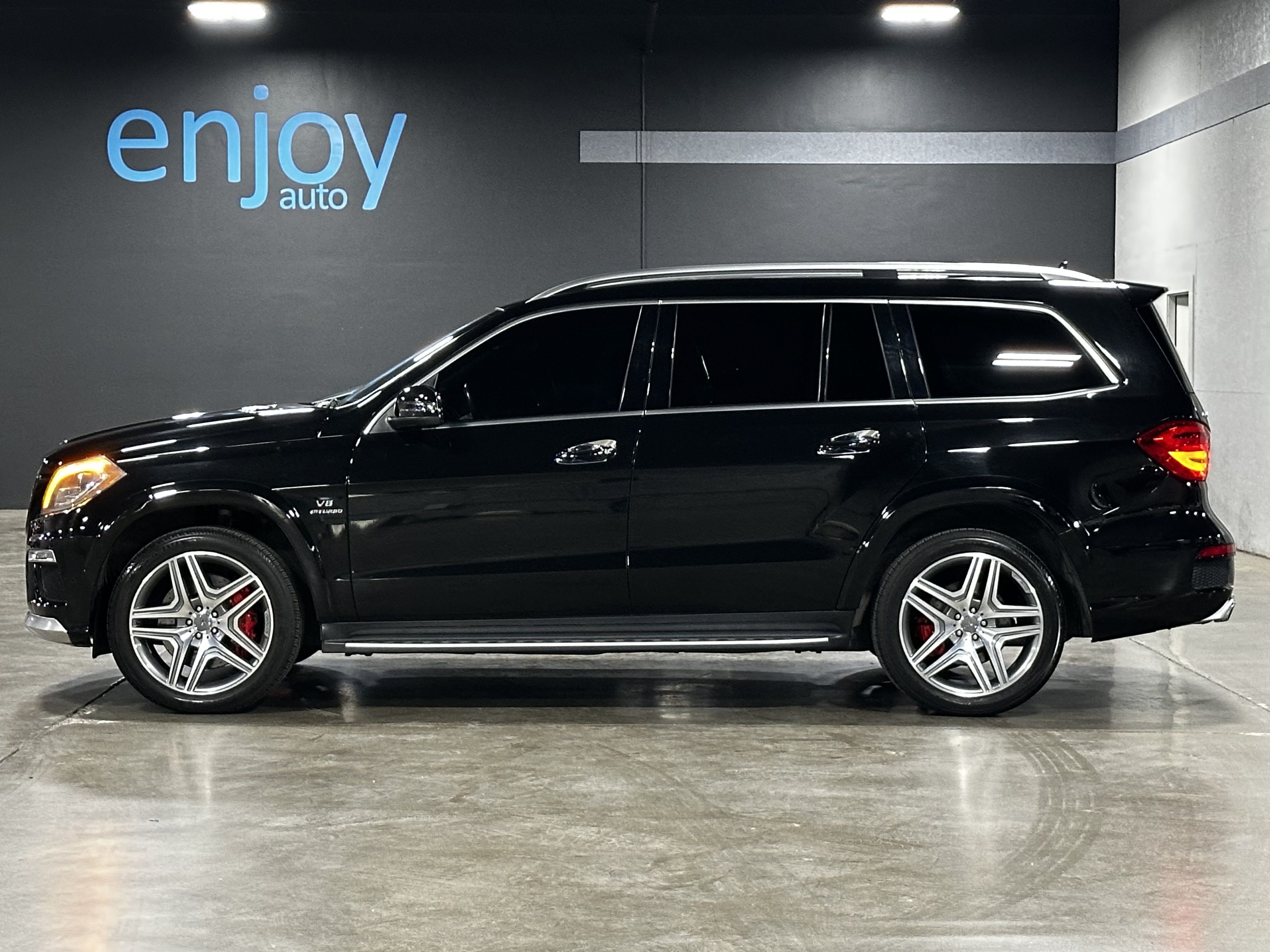 Used 2016 Mercedes-Benz GL 63 AMG 4MATIC w/ Accessory Chrome Package image 4