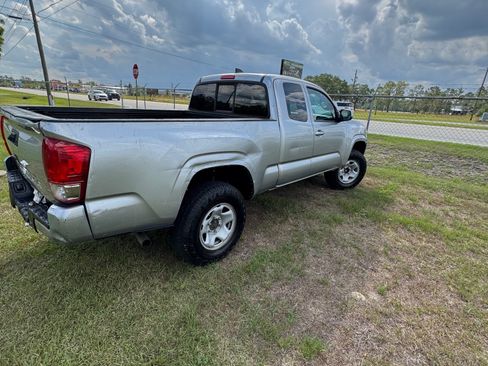 Used 2022 Toyota Tacoma SR image 8
