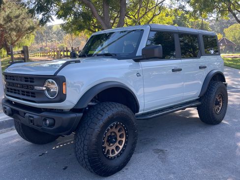 Used 2022 Ford Bronco Black Diamond image 1