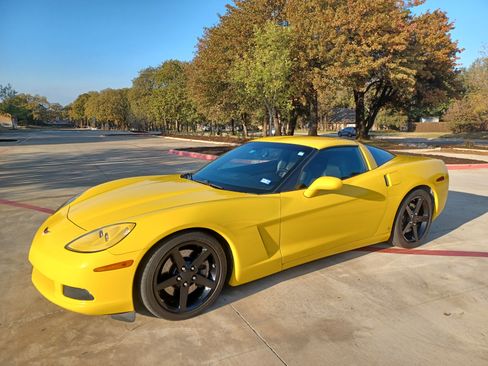 Used 2007 Chevrolet Corvette Coupe w/ Performance Package image 1
