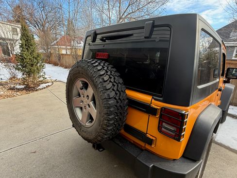 Used 2012 Jeep Wrangler Rubicon w/ PWR Convenience Group image 6