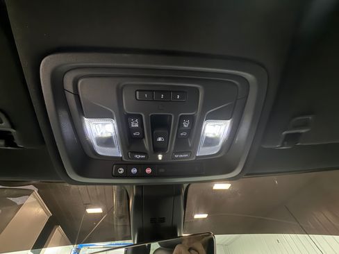 Used 2022 Chevrolet Silverado 3500 High Country image 27