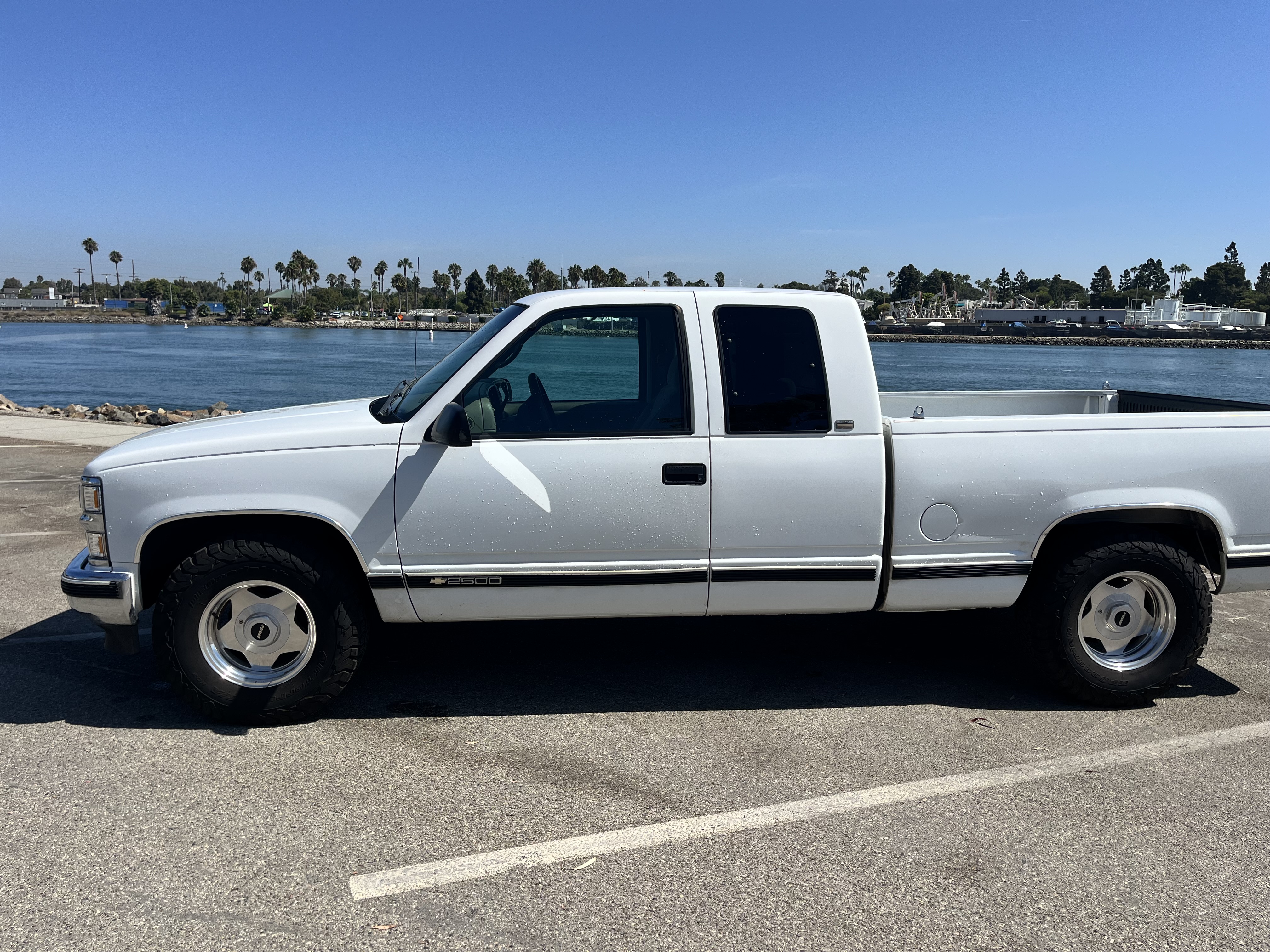 Used 1997 Chevrolet Silverado 2500 2WD Extended Cab w/ Preferred Equipment Group 2 image 4