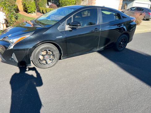 Used 2017 Toyota Prius Four Touring image 8
