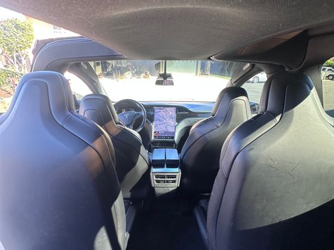 Used 2018 Tesla Model X 75D image 13
