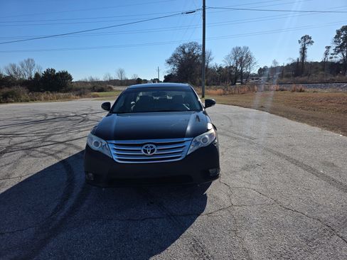 Used 2011 Toyota Avalon Limited image 1