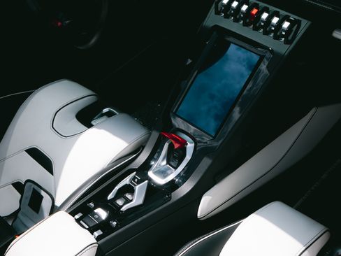 Used 2022 Lamborghini Huracan EVO image 14