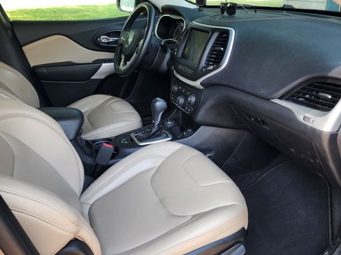 Used 2018 Jeep Cherokee Limited AWD/4WD image 10