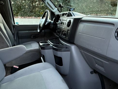 Used 2014 Ford E-150 and Econoline 150 Wagon image 8