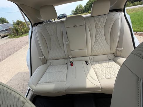 Used 2023 Buick Envision Avenir AWD/4WD image 18
