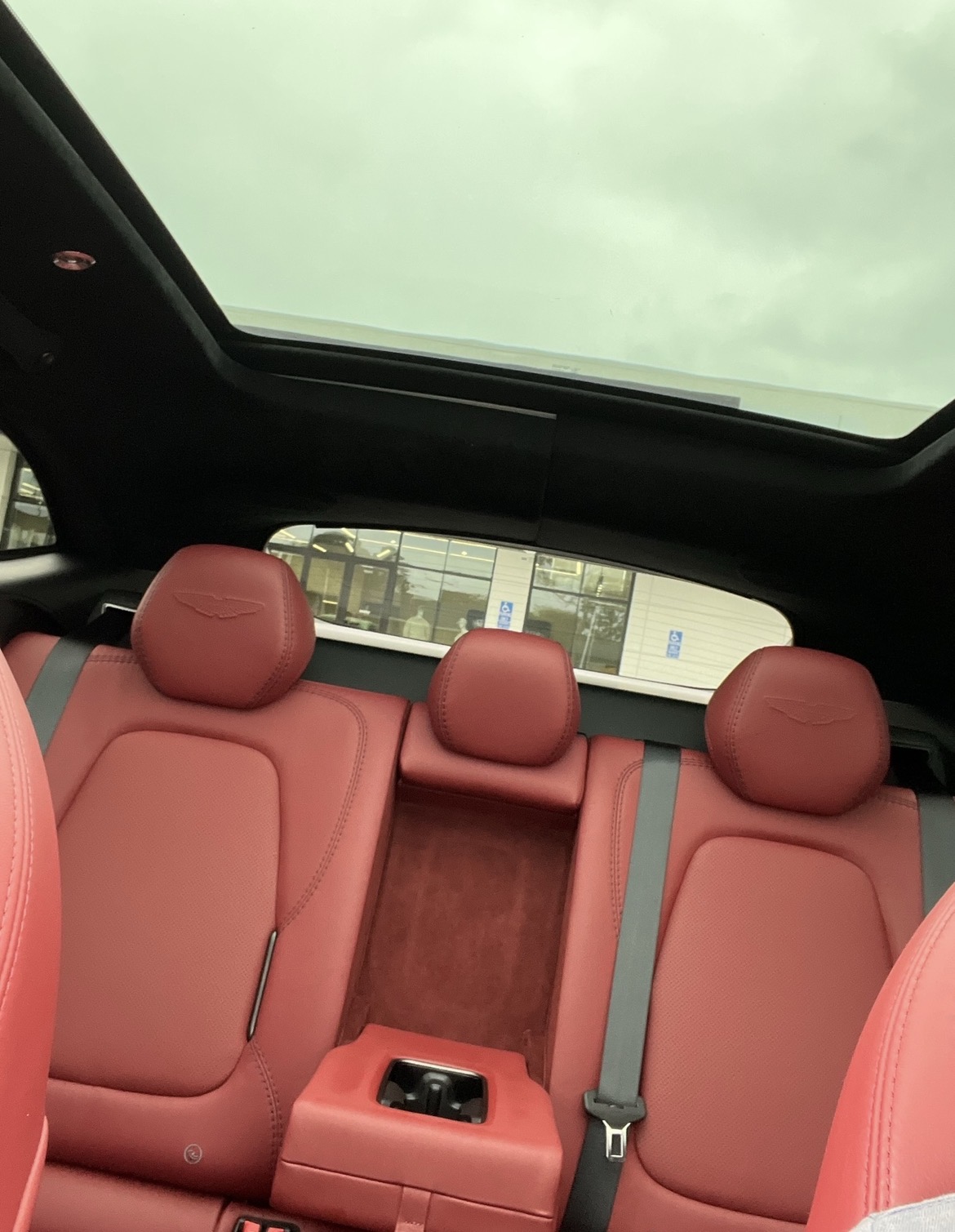 Used 2021 Aston Martin DBX AWD/4WD image 5
