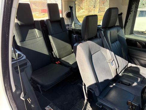 Used 2016 Land Rover LR4 HSE Silver Edition image 8