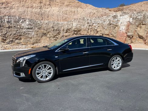 Used 2019 Cadillac XTS Luxury FWD image 1