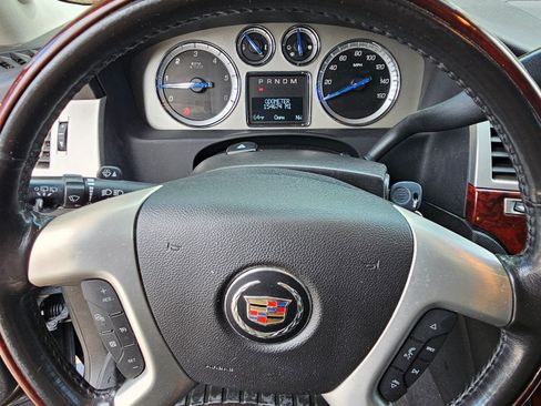 Used 2013 Cadillac Escalade ESV Premium AWD/4WD image 10