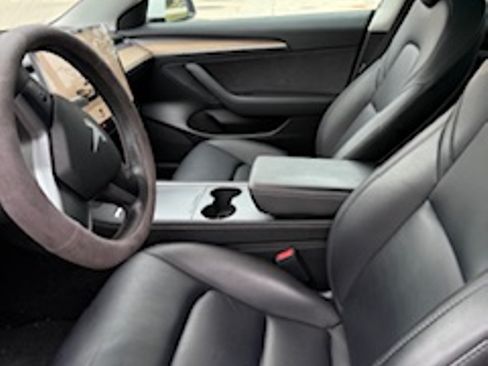 Used 2023 Tesla Model 3 Standard Range image 9