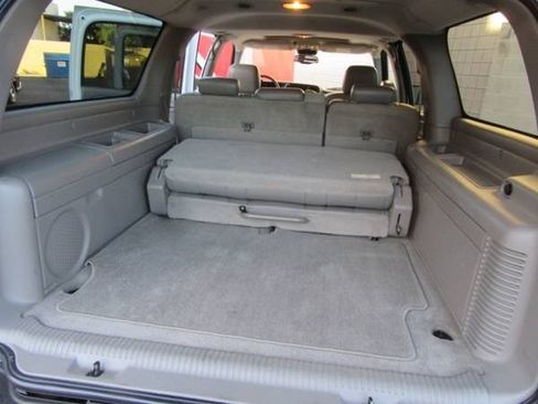 Used 2005 Chevrolet Suburban 2500 LS w/ Suspension Package, Autoride AWD/4WD image 12