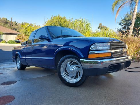 Used 2001 Chevrolet S10 Pickup LS w/ Preferred Equipment Group image 10