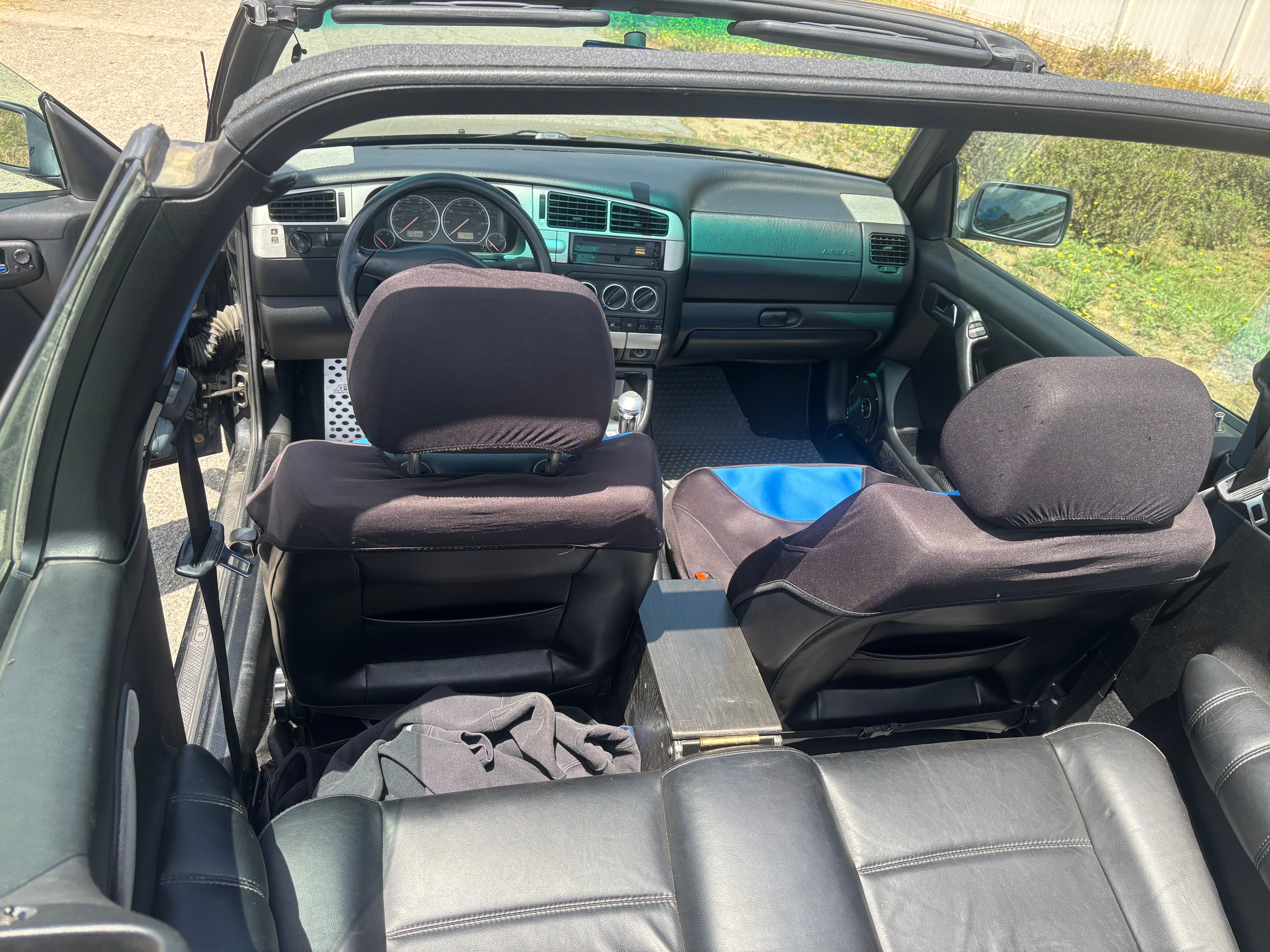 Used 1996 Volkswagen Cabrio FWD image 2