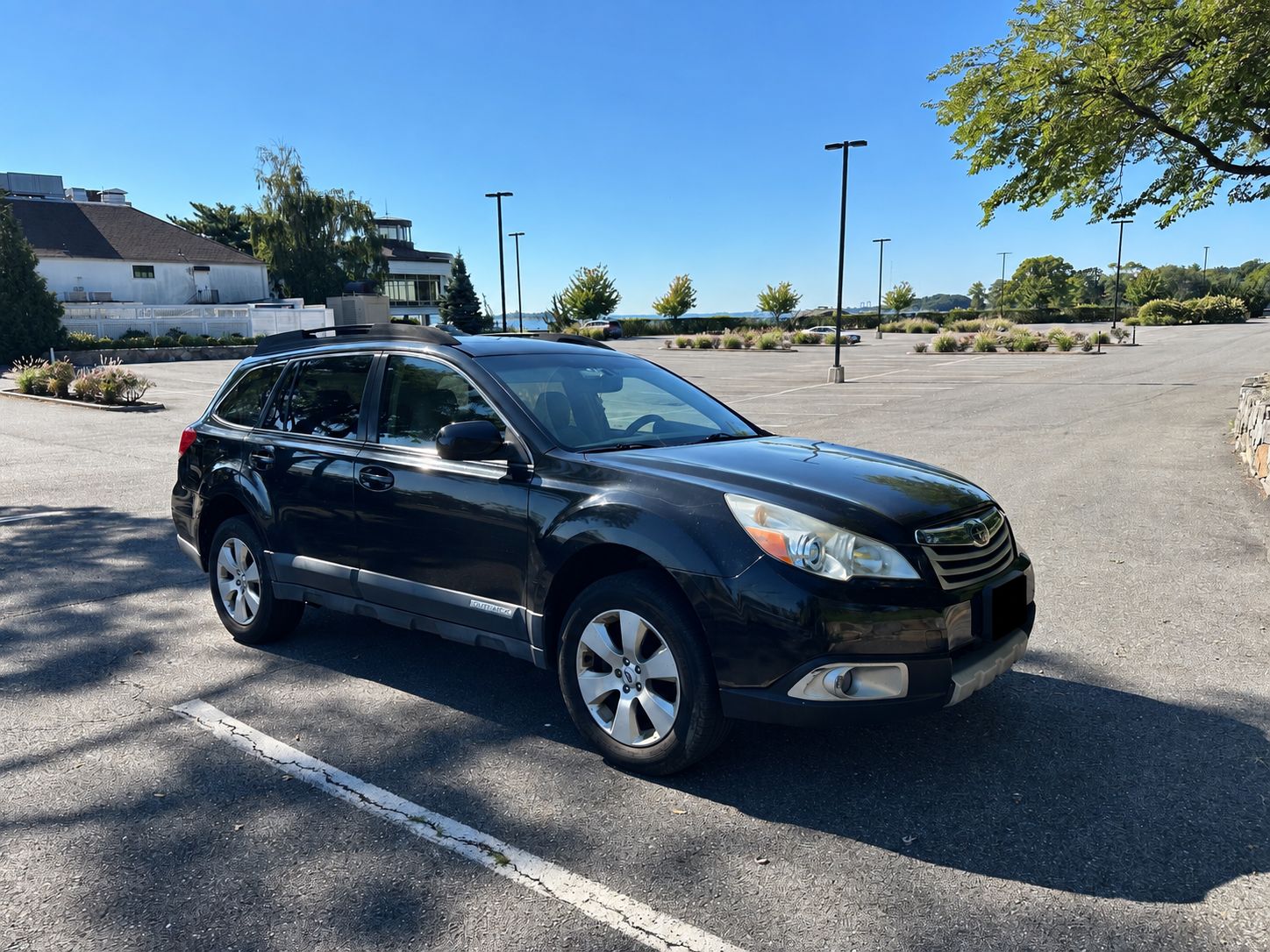 Used 2012 Subaru Outback 2.5i Limited w/ Moonroof Pkg AWD/4WD image 1