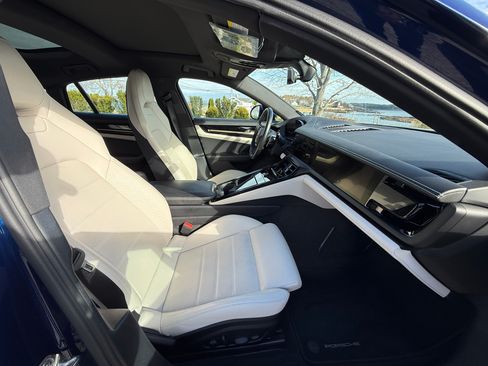 Used 2024 Porsche Panamera 4 image 24