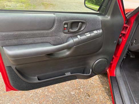 Used 1999 Chevrolet Blazer 2WD 2-Door image 10